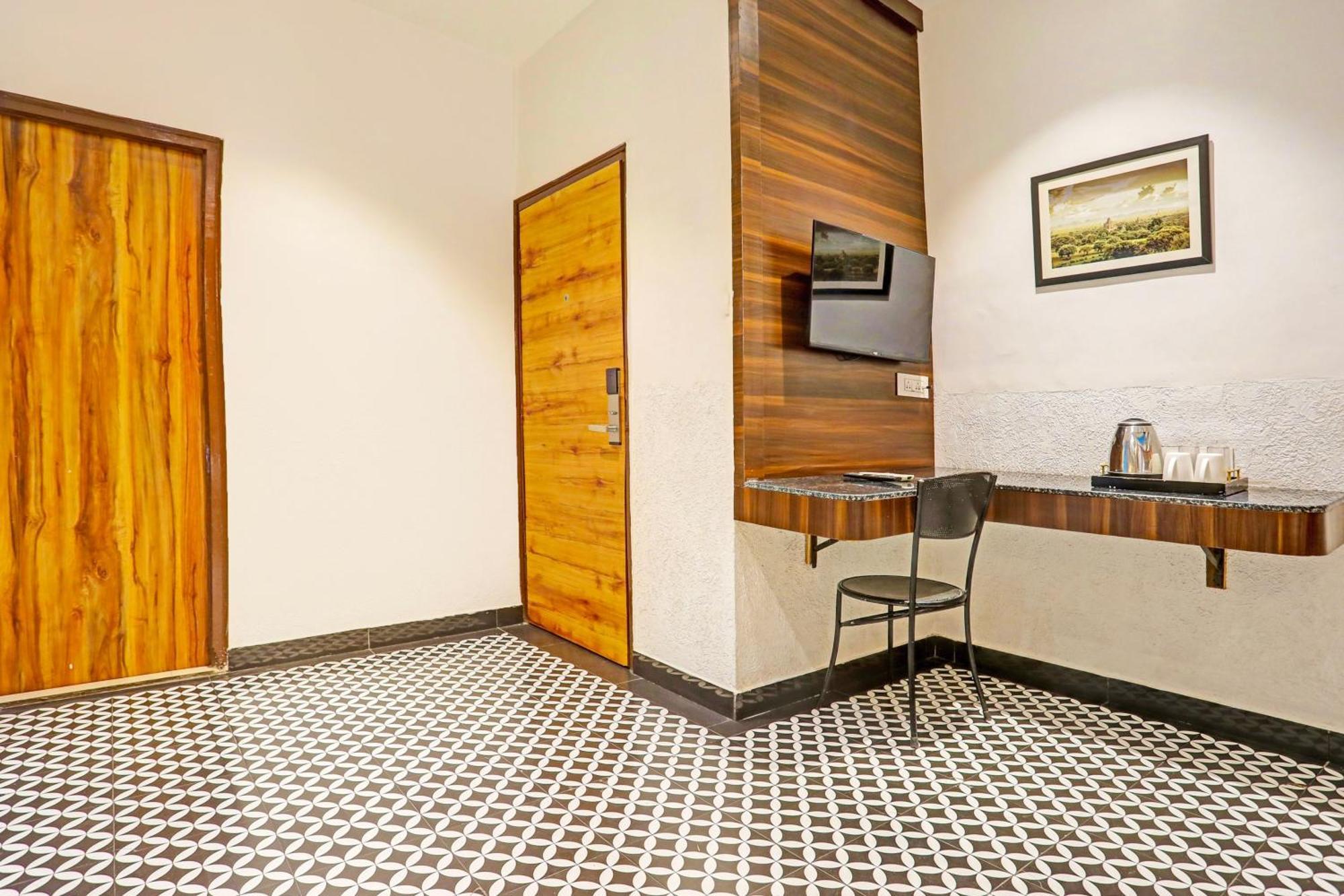 Super Townhouse Cantonment Varanasi Formerly Sarin Inn Buitenkant foto