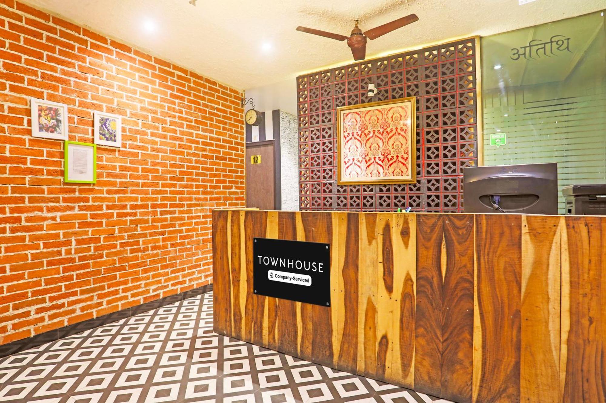 Super Townhouse Cantonment Varanasi Formerly Sarin Inn Buitenkant foto