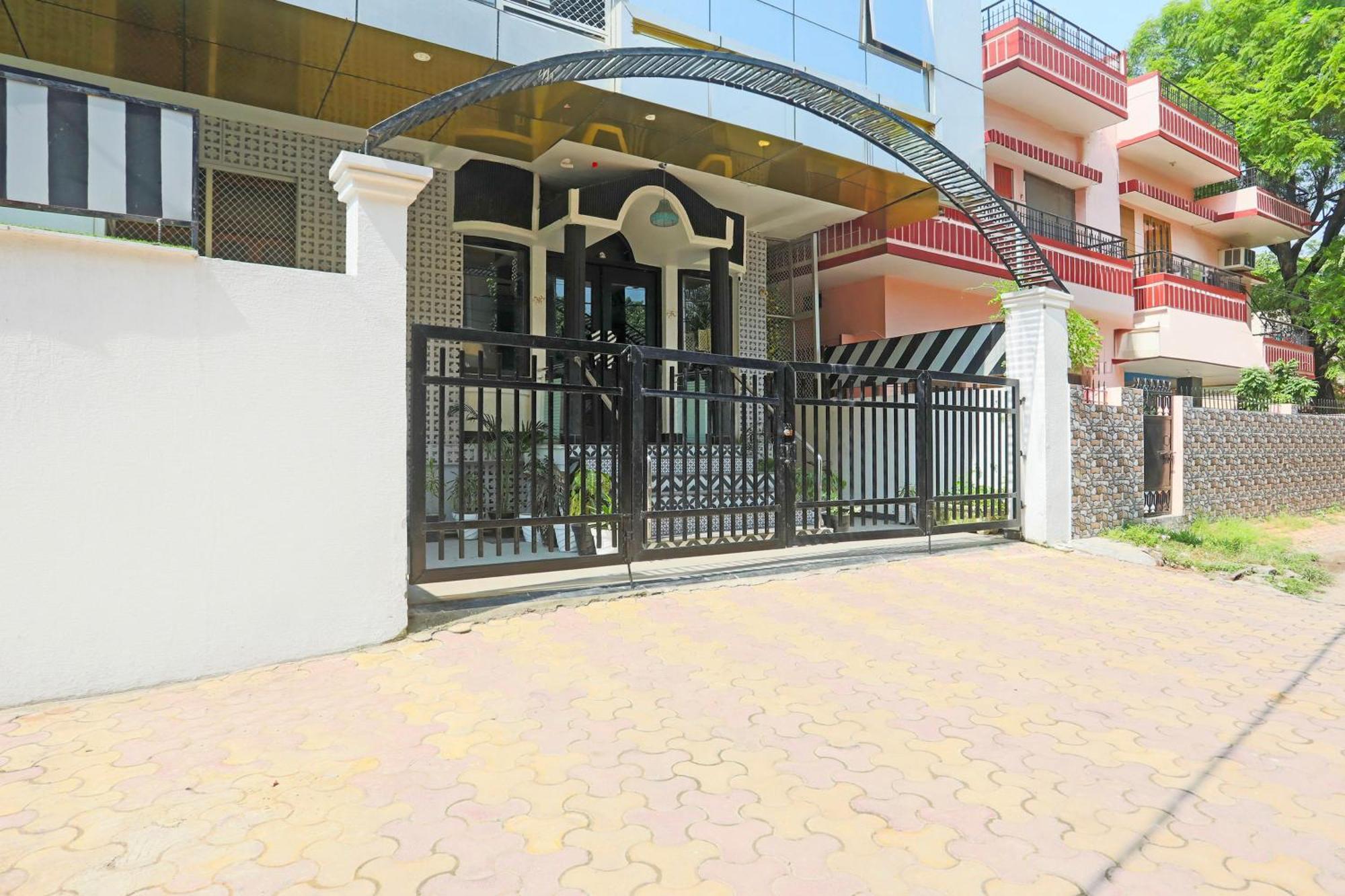 Super Townhouse Cantonment Varanasi Formerly Sarin Inn Buitenkant foto