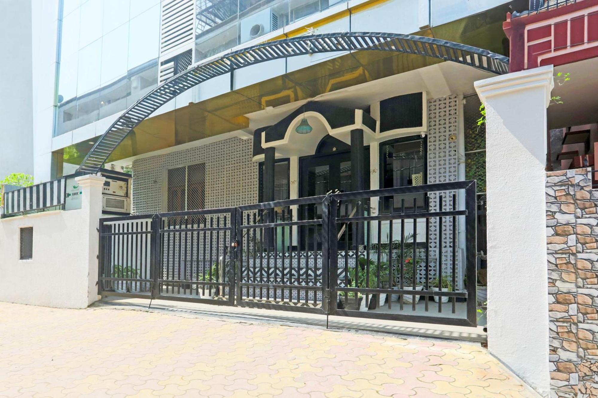 Super Townhouse Cantonment Varanasi Formerly Sarin Inn Buitenkant foto