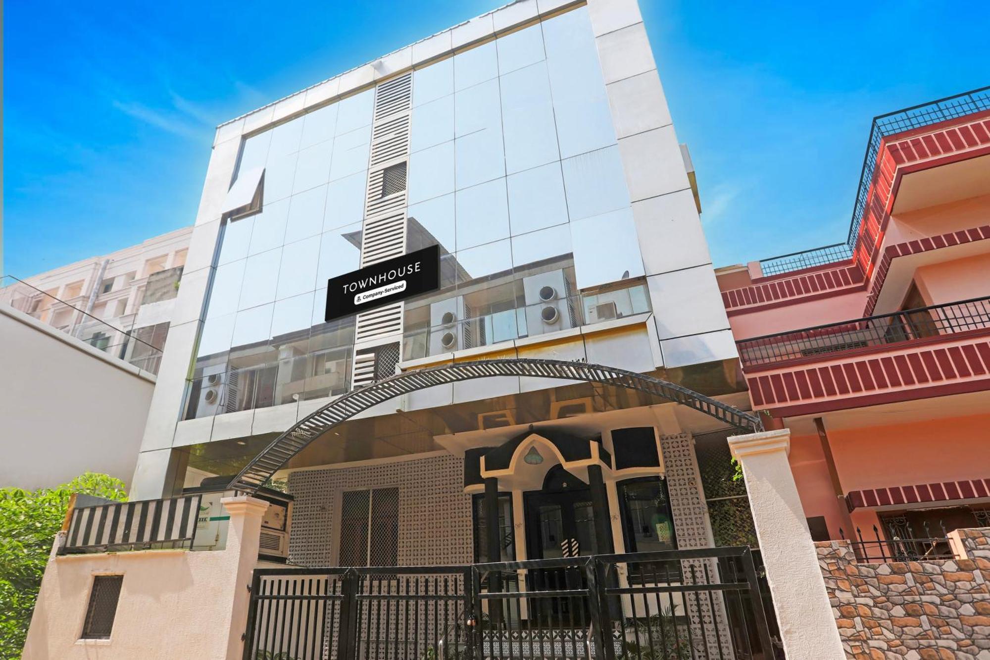Super Townhouse Cantonment Varanasi Formerly Sarin Inn Buitenkant foto