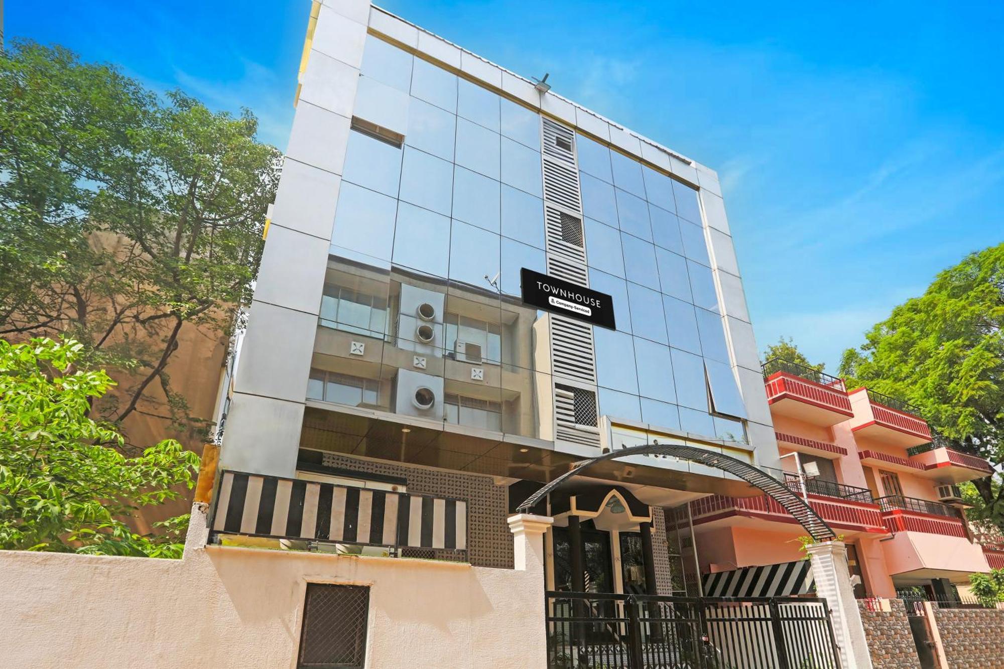Super Townhouse Cantonment Varanasi Formerly Sarin Inn Buitenkant foto