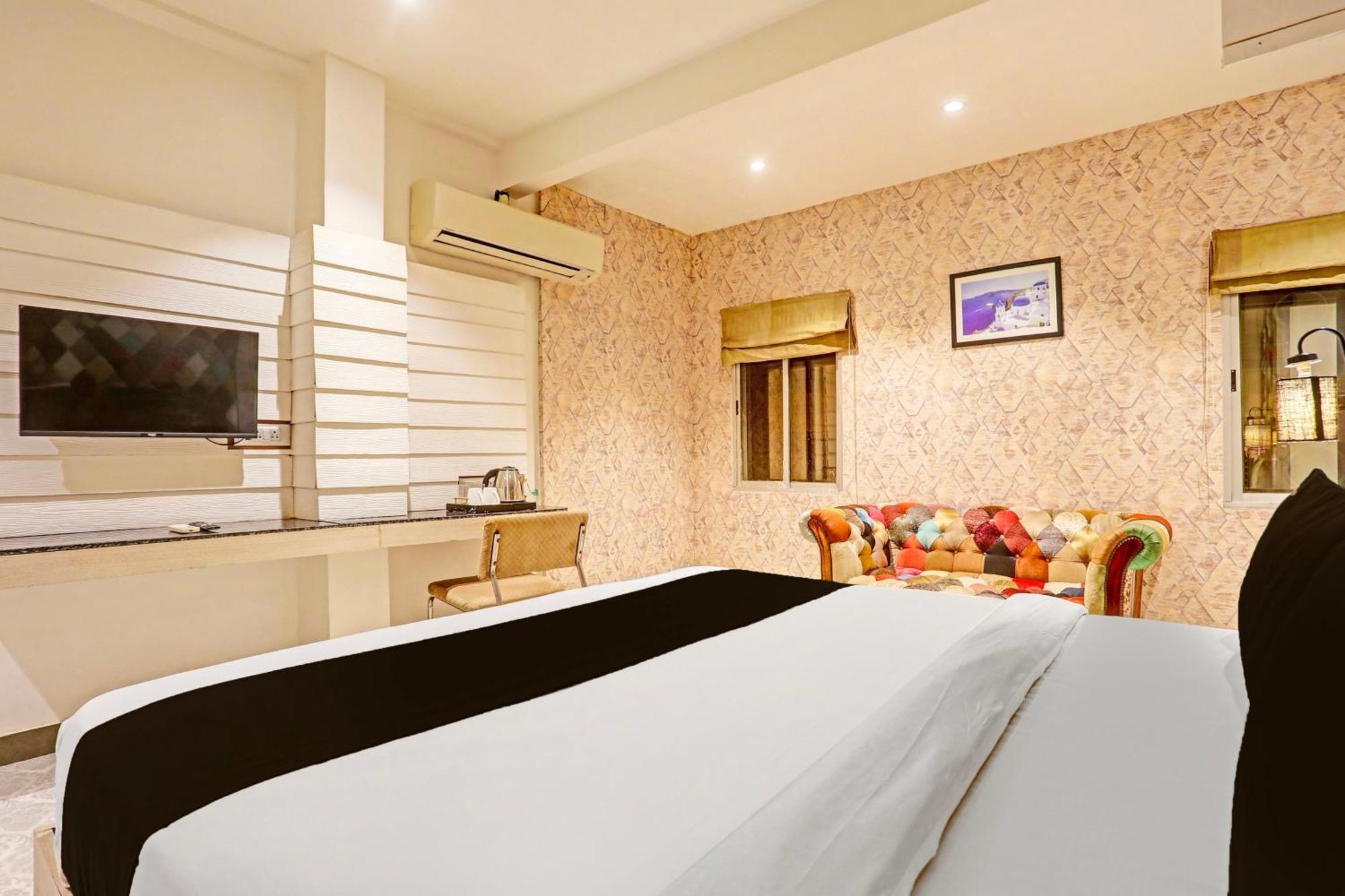 Super Townhouse Cantonment Varanasi Formerly Sarin Inn Buitenkant foto
