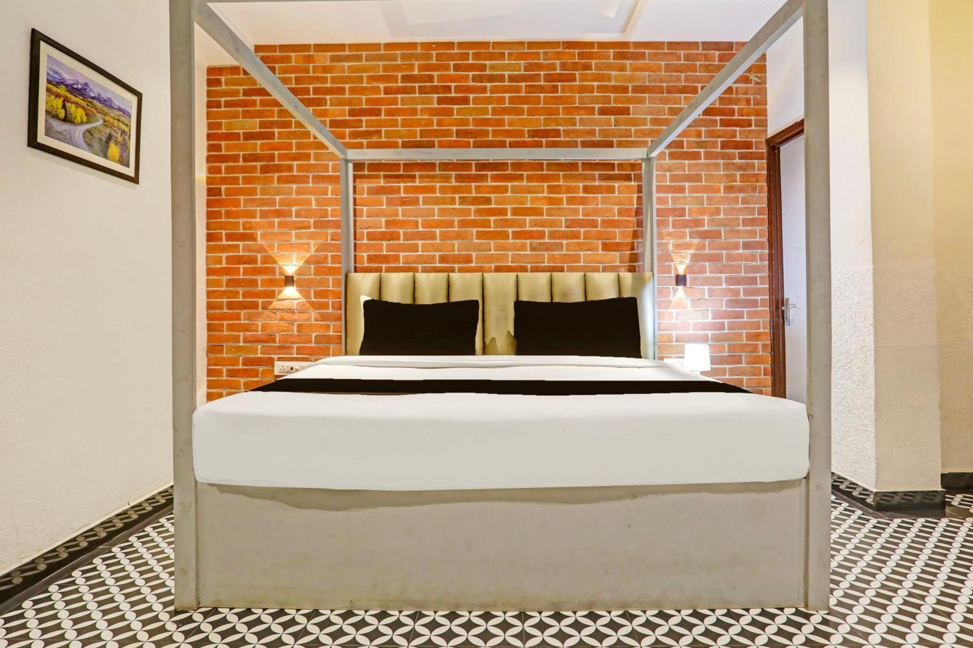 Super Townhouse Cantonment Varanasi Formerly Sarin Inn Buitenkant foto