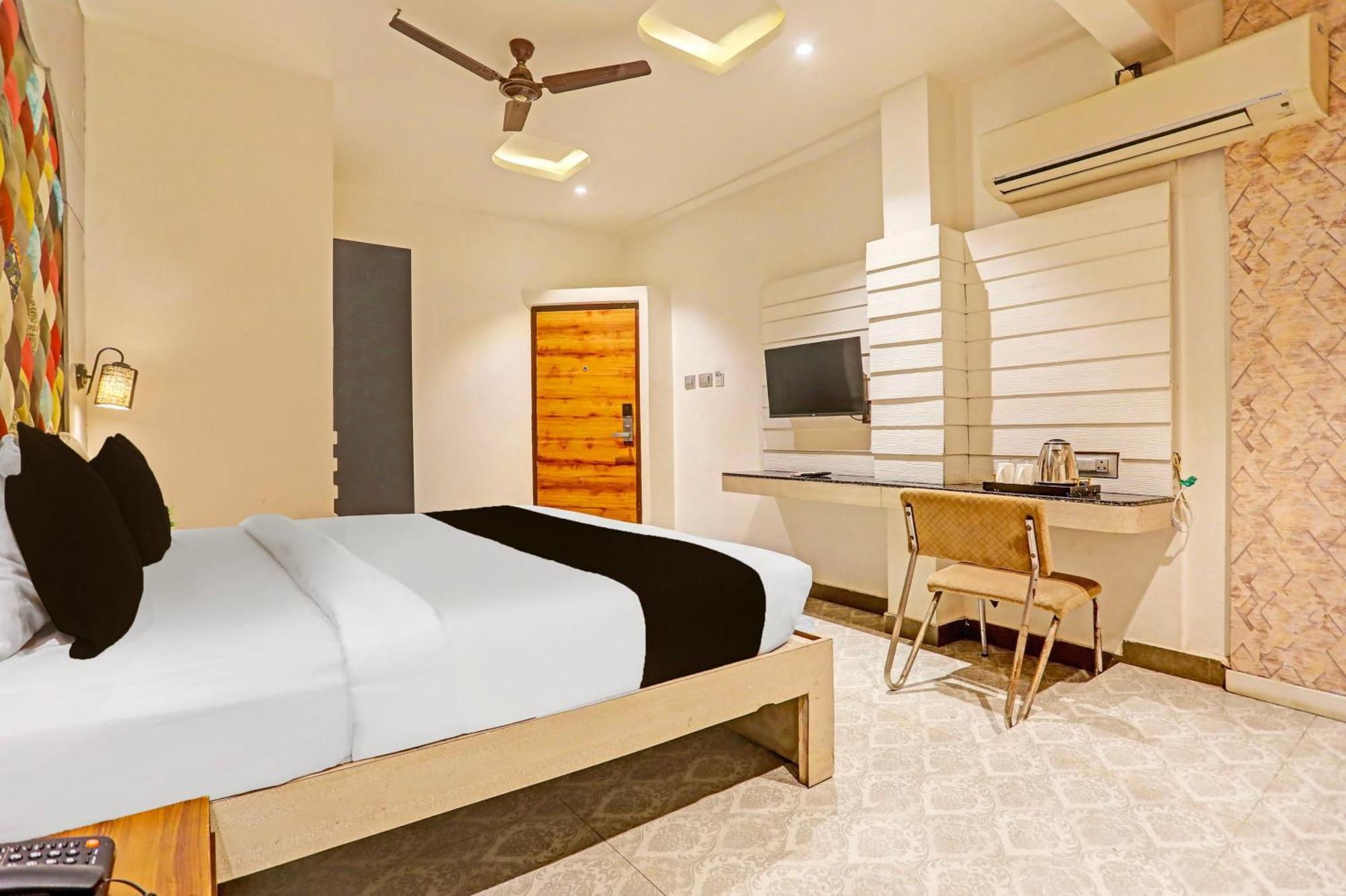 Super Townhouse Cantonment Varanasi Formerly Sarin Inn Buitenkant foto