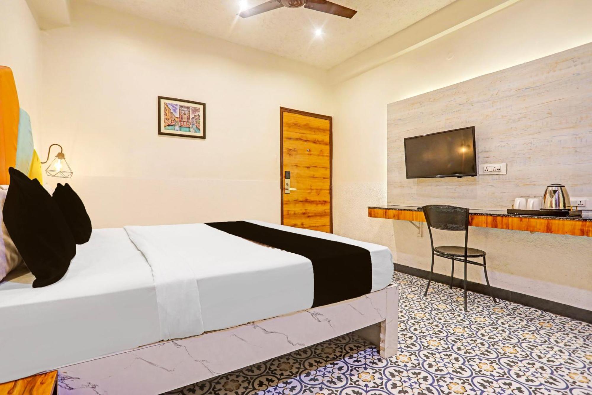 Super Townhouse Cantonment Varanasi Formerly Sarin Inn Buitenkant foto